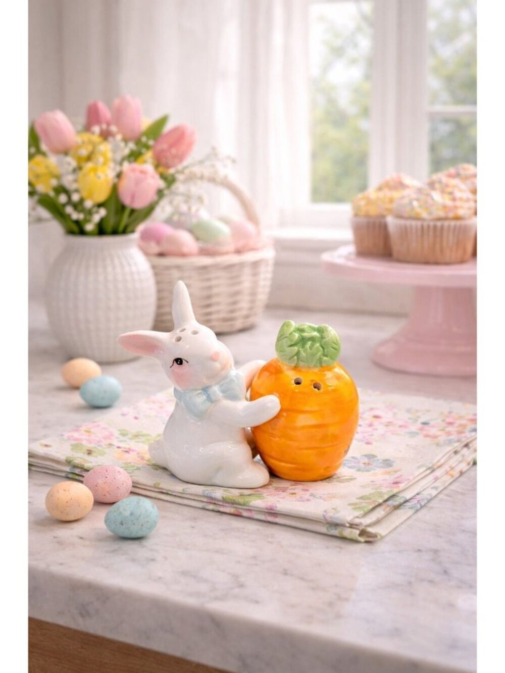New Easter Bunny Holding Carrots Salt & Pepper Shakers Party Dinning Set